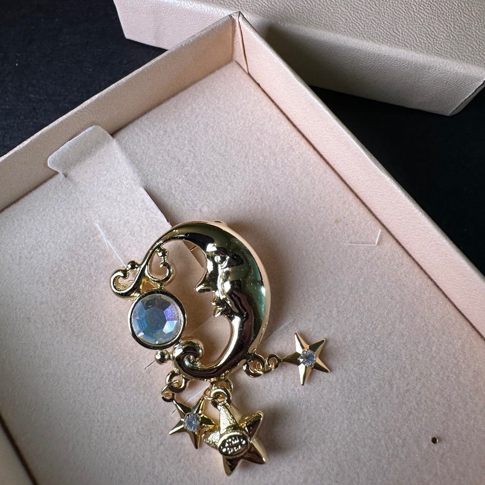 VTG 98 "KIRKS FOLLY" MOON AND STARS BROOCH (box included)